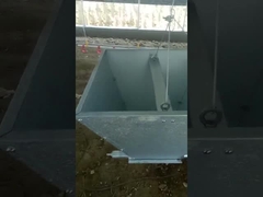 Het drinkwater van ganzeneenden het water geven het Uitsteeksel Waterer van systeemdrinkers voor het fokken van het vogelgevogelte de landbouw