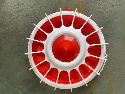 Zestien roostervoedingsbakken (rood en wit)